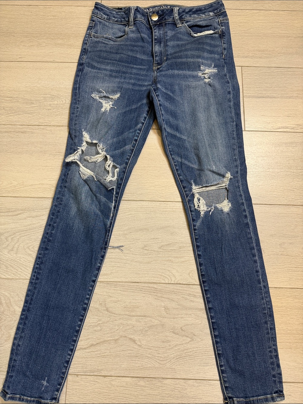 American Eagle Distressed Ripped Jeggings Size 10 Long Medium Wash